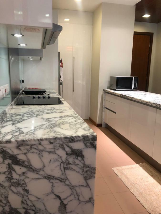 The Suites At Waterside Straits Quay By Plush Bagan Jermal Rom bilde