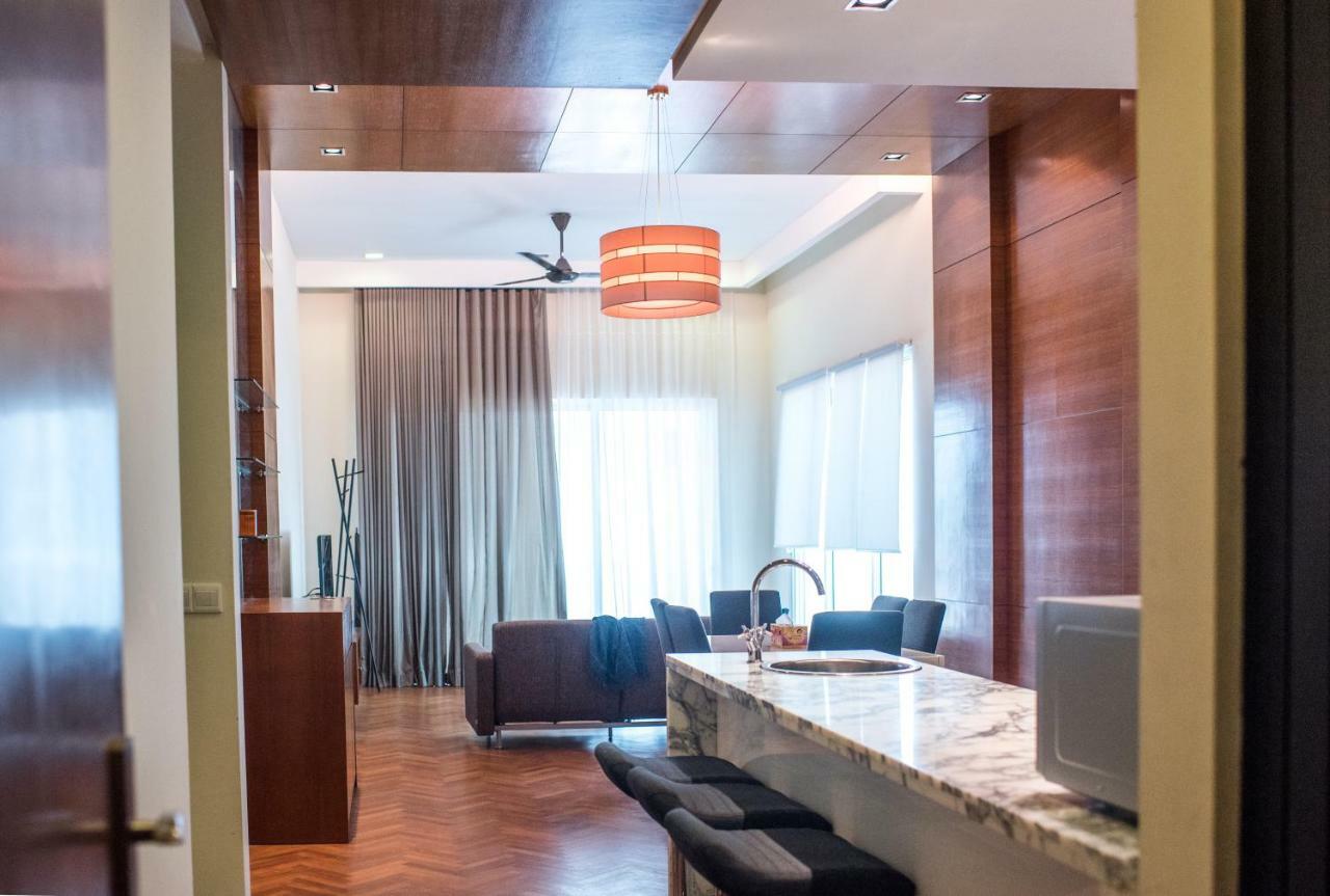The Suites At Waterside Straits Quay By Plush Bagan Jermal Eksteriør bilde