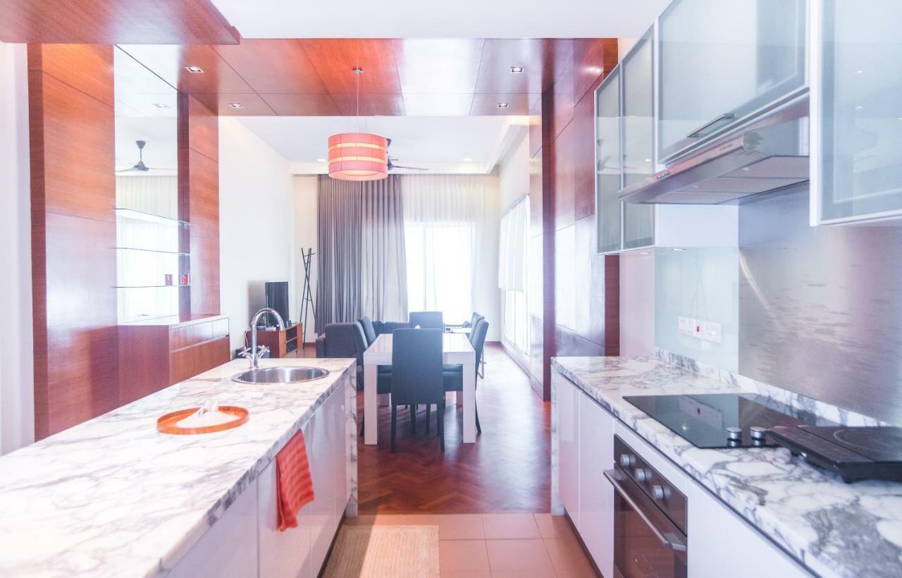 The Suites At Waterside Straits Quay By Plush Bagan Jermal Eksteriør bilde